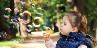 W jaki sposób powstają bańki mydlane?