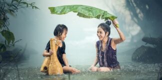 Czym bawią się 2 letniej dziewczynki?