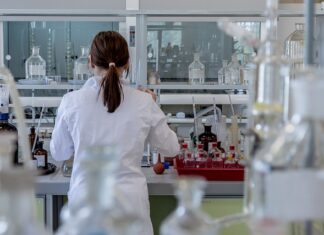 Jaki lekarz może pracować w karetce?