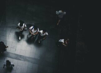 Co jest potrzebne do 2 klasy liceum?