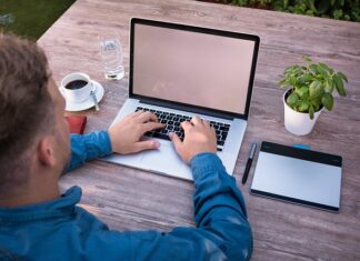 Jak się pisze karetka?