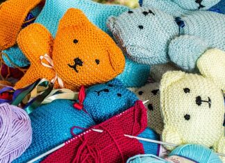 Jak zapakować misia na prezent?