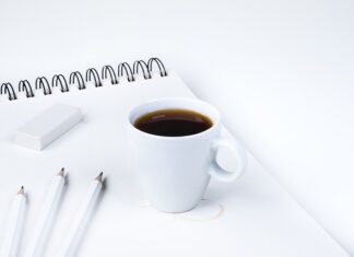 Co się stanie jeśli gumka spadnie z aparatu?