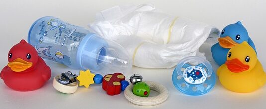 Dlaczego dziecko płacze przy zmianie pieluchy?