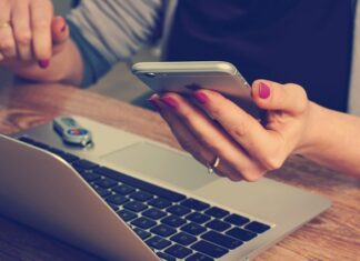 Czy w tym telefonie jest poziomica?