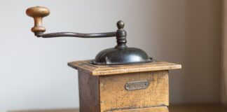 Co niszczy lakier samochodowy?