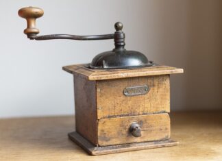 Co niszczy lakier samochodowy?