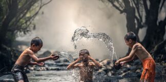 Czy można się kąpać w basenie z włączona pompa?